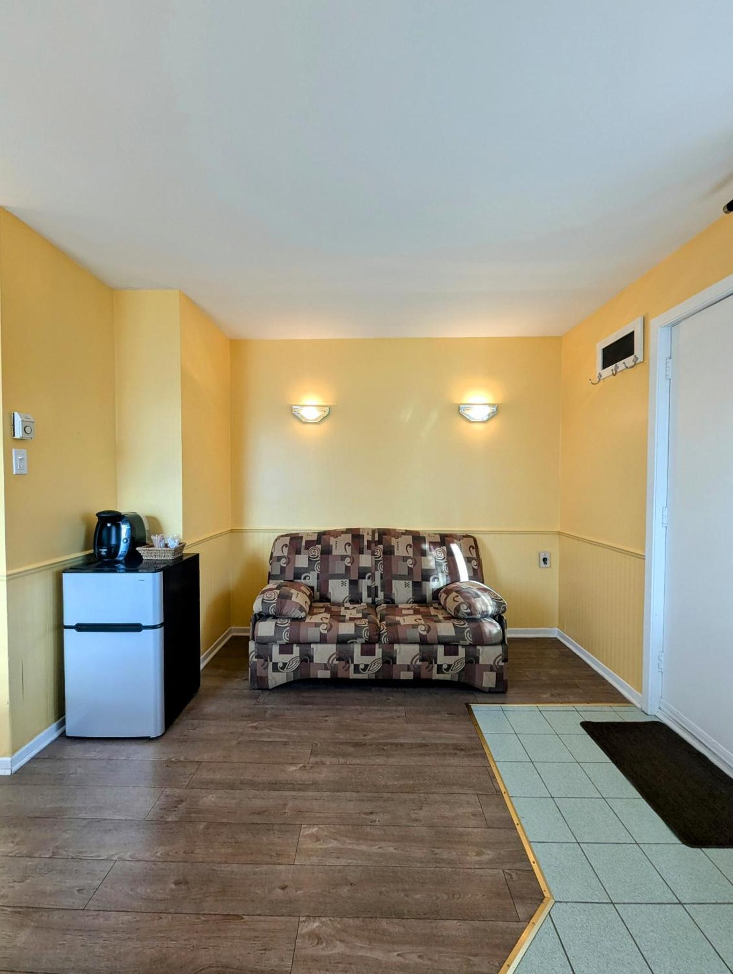 Motel Des Pentes Et Suites Saint-Sauveur ภายนอก รูปภาพ