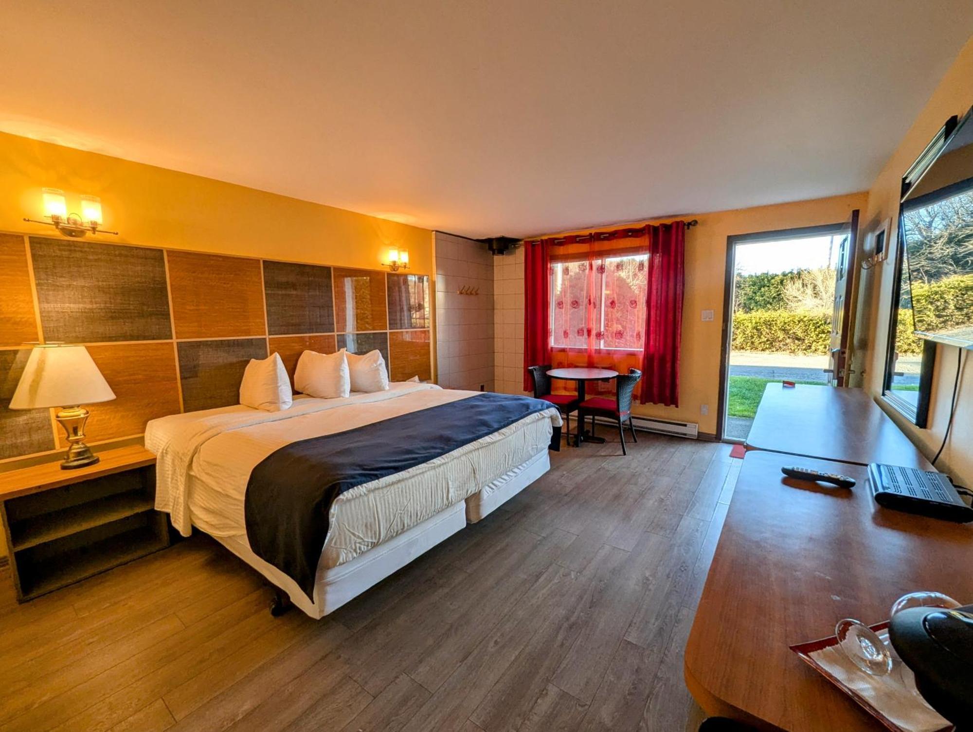 Motel Des Pentes Et Suites Saint-Sauveur ภายนอก รูปภาพ