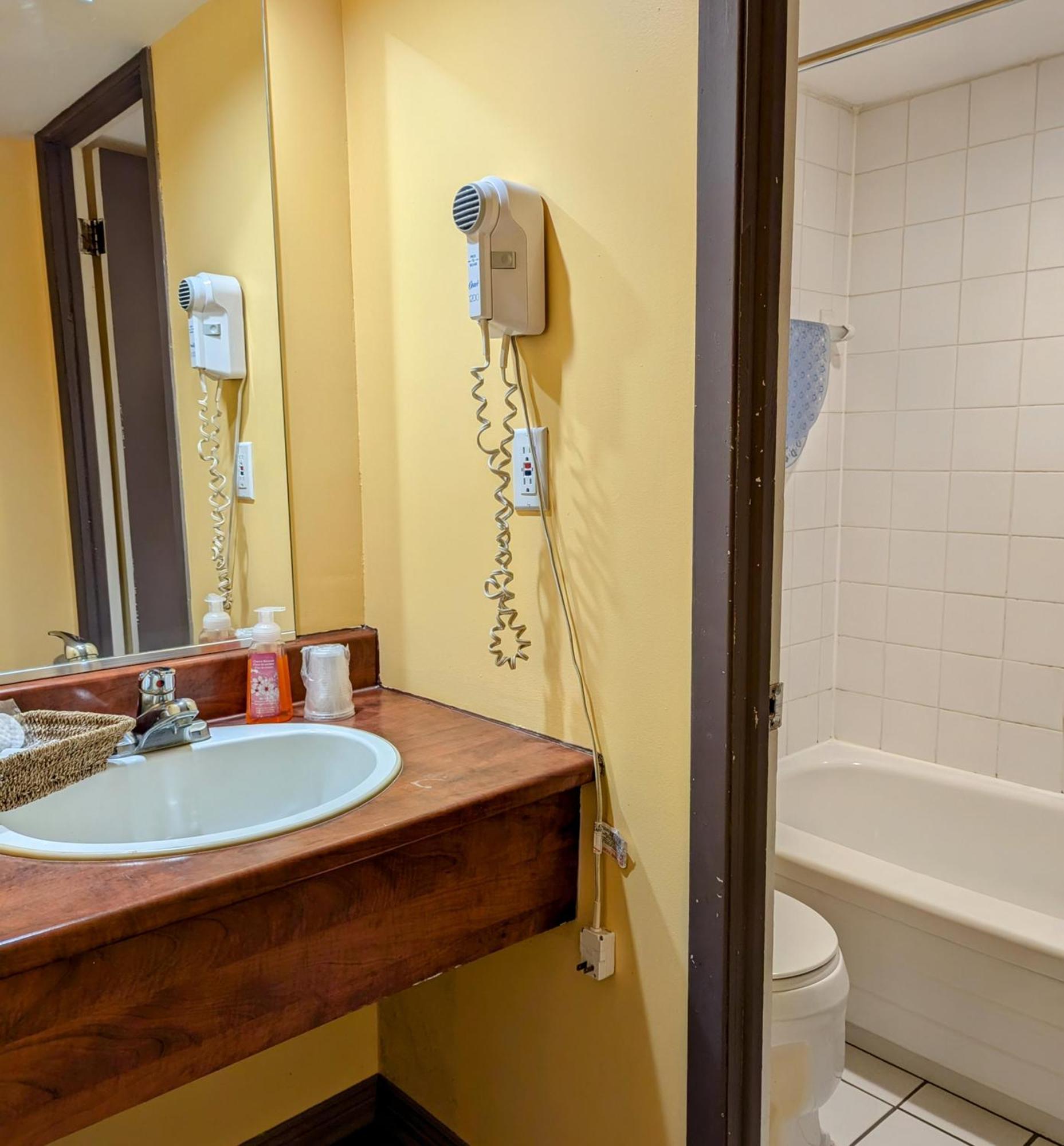 Motel Des Pentes Et Suites Saint-Sauveur ภายนอก รูปภาพ