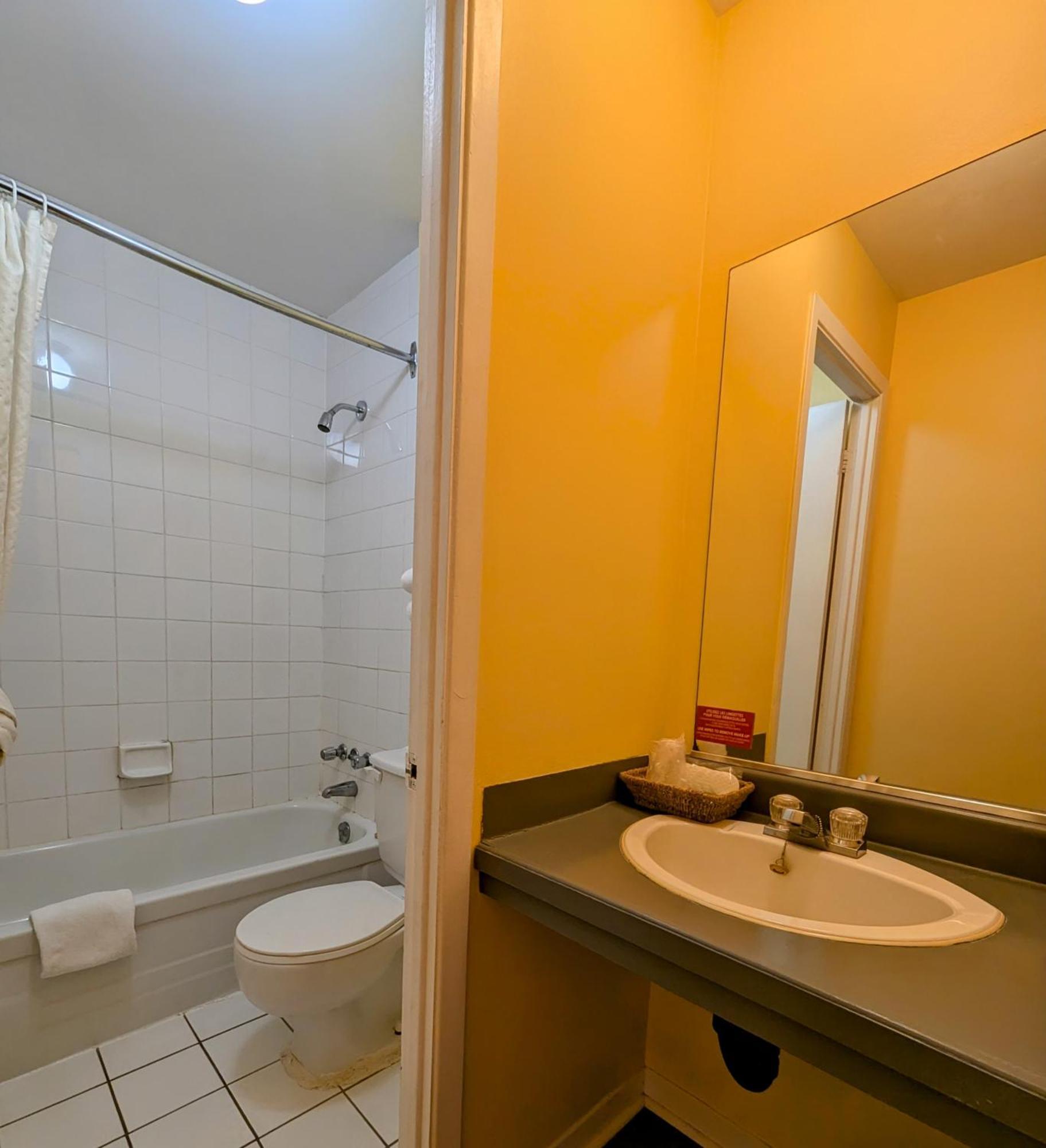 Motel Des Pentes Et Suites Saint-Sauveur ภายนอก รูปภาพ