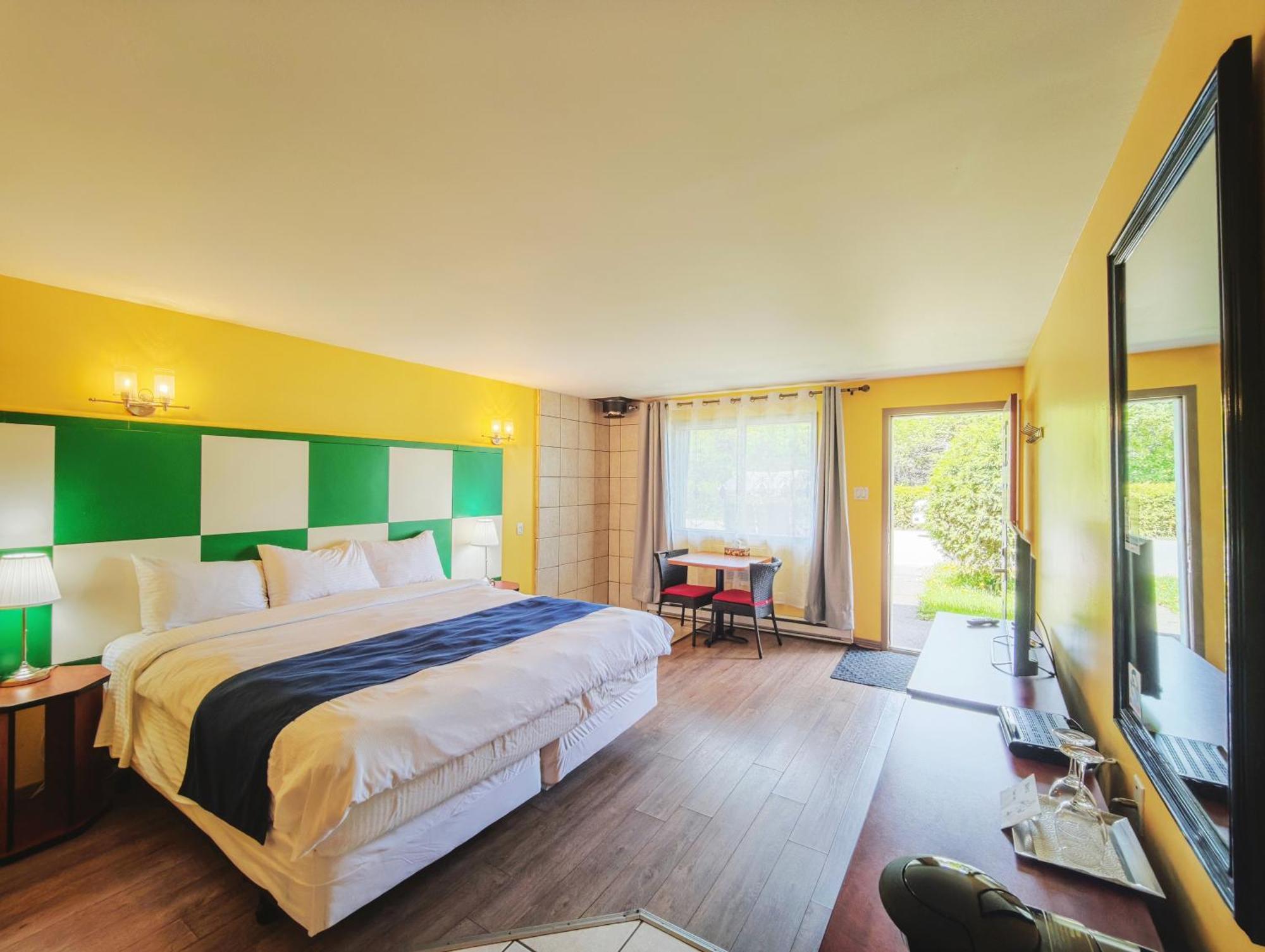 Motel Des Pentes Et Suites Saint-Sauveur ภายนอก รูปภาพ