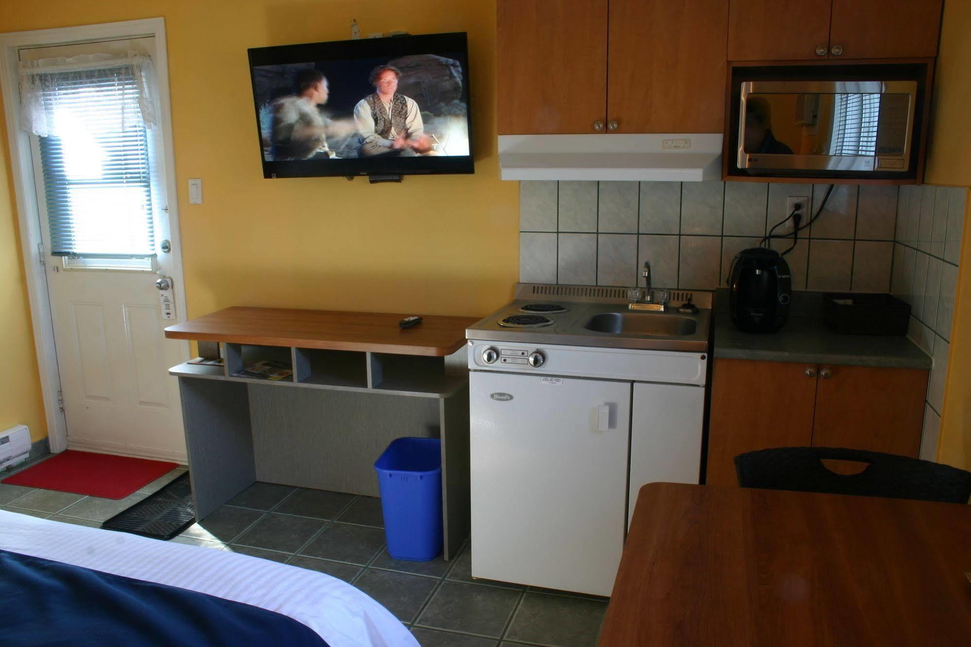 Motel Des Pentes Et Suites Saint-Sauveur ภายนอก รูปภาพ