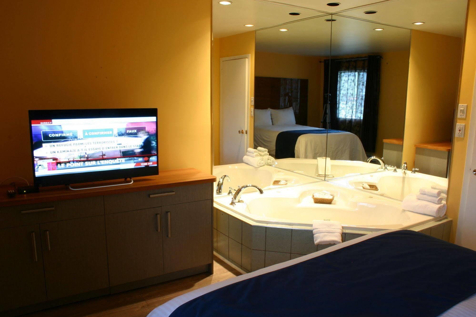 Motel Des Pentes Et Suites Saint-Sauveur ภายนอก รูปภาพ